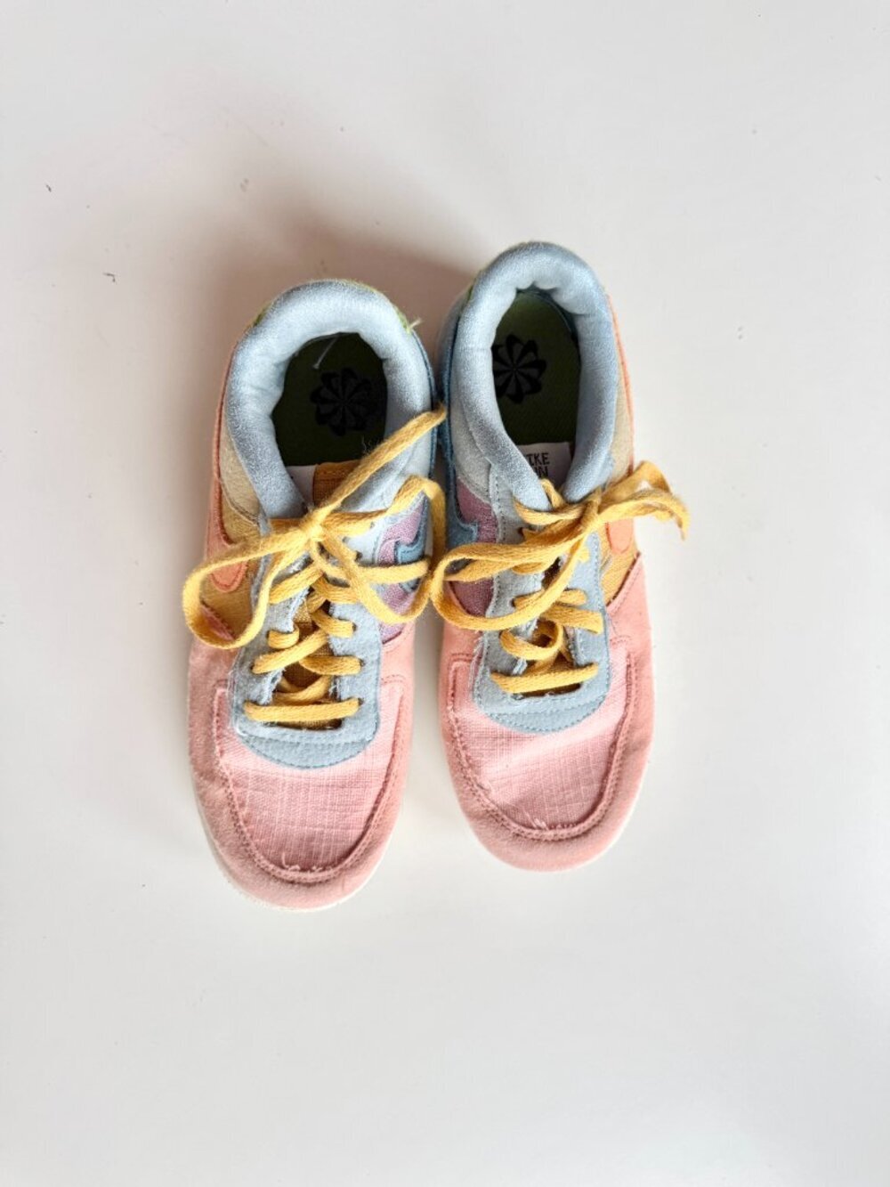 Kids' NIKE Air Force 1 Low 07 LV8 Next Nature 'Sun Club Multi' Sneakers, Size 3Y - Picture 2 of 14